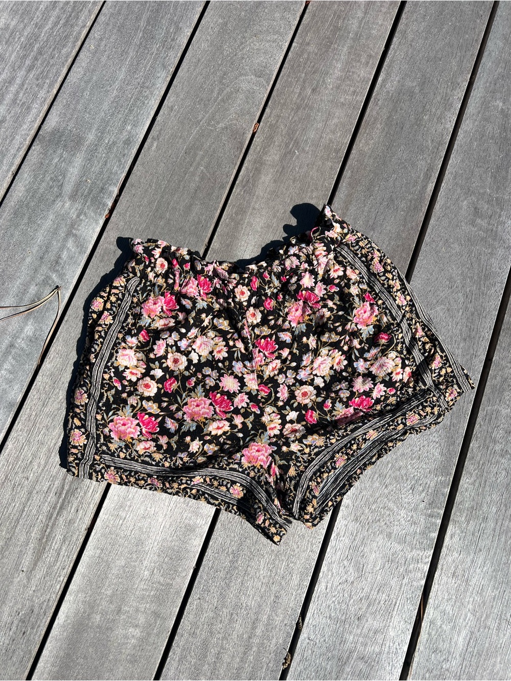 American Eagle Outfitters Black Floral Boho Crinkle Shorts M